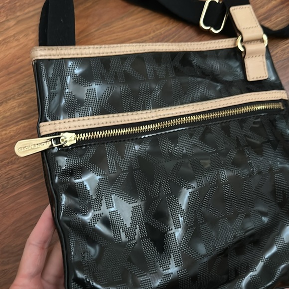 Michael Kors Patent Leather Adjustable Strap Crossbody Shoulder Bag Black - Picture 4 of 8